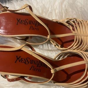 Rare Vintage Yves Saint Laurent heels (1960s-1979s)